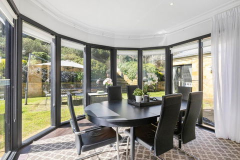 Sandstone Estate - Accommodation Gladstone 0