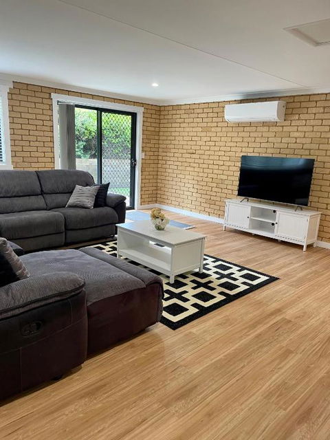 Sandstone Family Apartment - Accommodation Gladstone 0