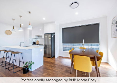 Sandstone - Family Entertainer, Refined Living - Accommodation Gladstone 0