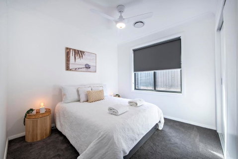 Sandstone - Family Entertainer, Refined Living - Accommodation Gladstone 1