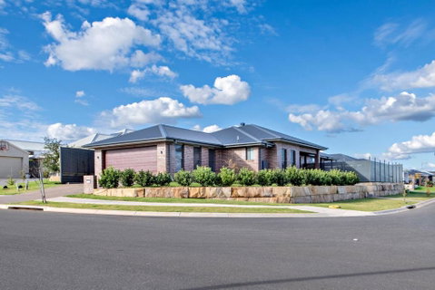 Sandstone - Family Entertainer, Refined Living - Accommodation Gladstone 3