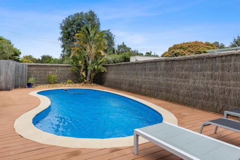 SANDY ANN At Lonnie - Accommodation Gladstone 0