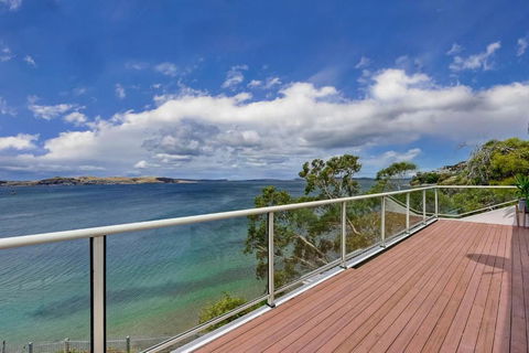 Sandy Bay Beachfront Oasis Direct Beach Access - Accommodation Gladstone 1