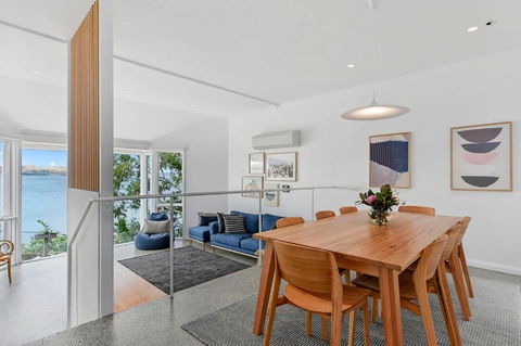 Sandy Bay Beachfront Oasis Direct Beach Access - Accommodation Gladstone 2