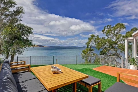 Sandy Bay Beachfront Oasis Direct Beach Access - Accommodation Gladstone 0