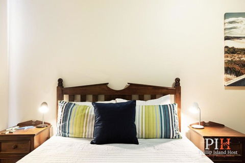 Sandy Bay Getaway W Spa 4 Bdr - Accommodation Gladstone 2