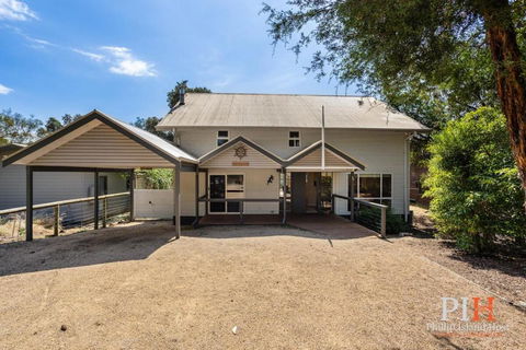 Sandy Bay Getaway W Spa 4 Bdr - Accommodation Gladstone 3