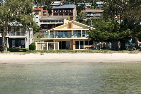 Sandy Beach House Corlette Unit 1 Waterfront WI-FI Aircon - Accommodation Gladstone 0