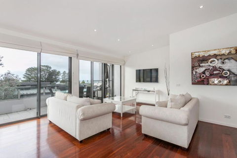 Sandy Beach One - Accommodation Gladstone 0