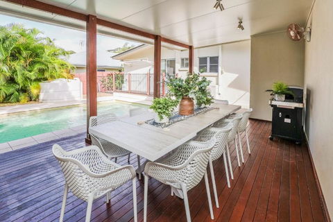 Sandy Burrows - Accommodation Gladstone 0