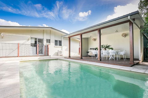 Sandy Burrows - Accommodation Gladstone 1
