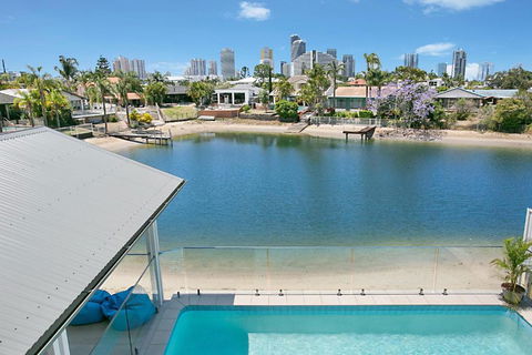 Sandy Cove - Accommodation Gladstone 2