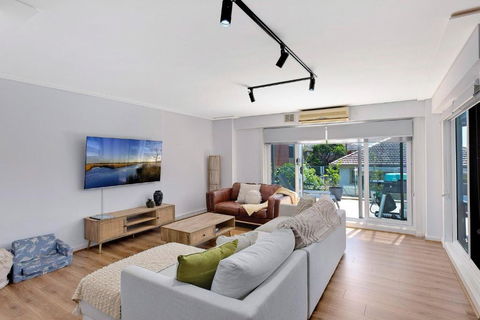 Sandy Cove Apartment The Entrance 8 - Accommodation Gladstone 1