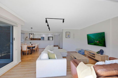 Sandy Cove Apartment The Entrance 8 - Accommodation Gladstone 2