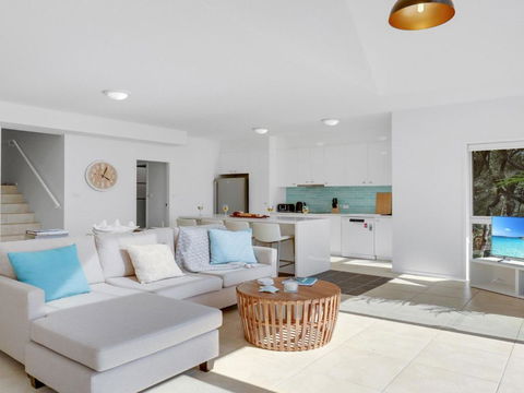 Sandy Cove - Accommodation Gladstone 2