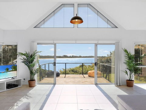 Sandy Cove - Accommodation Gladstone 1