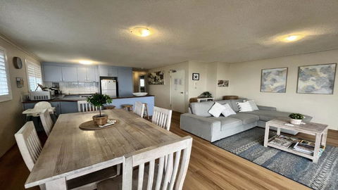 Sandy Cove Unit 6 - Accommodation Gladstone 2