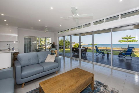 Sandy Decks - Accommodation Gladstone 2