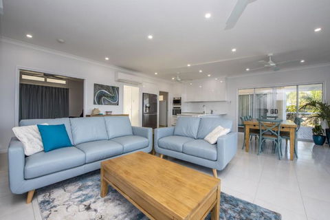 Sandy Decks - Accommodation Gladstone 3