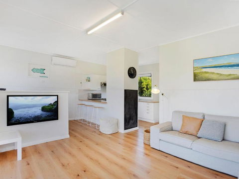 Scenic Shack 4 Scenic Way - Accommodation Gladstone 1
