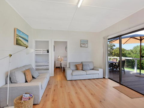 Scenic Shack 4 Scenic Way - Accommodation Gladstone 2