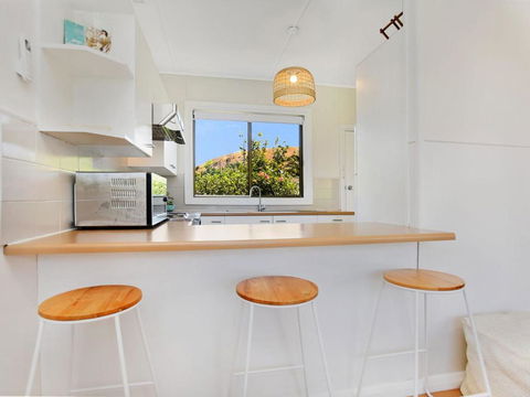Scenic Shack 4 Scenic Way - Accommodation Gladstone 3