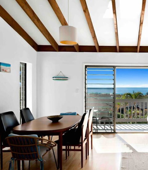 Sea Breeze - Blue Ocean Views & Pool - Accommodation Gladstone 0