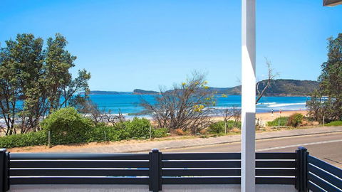 Sea Breeze Retreat - Beach Front - Accommodation Gladstone 0