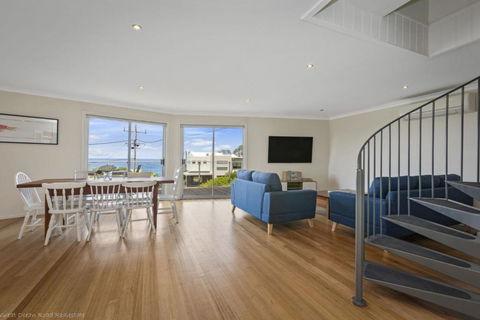 Sea Sunrise Ocean Views And Walk To Beach - Accommodation Gladstone 2