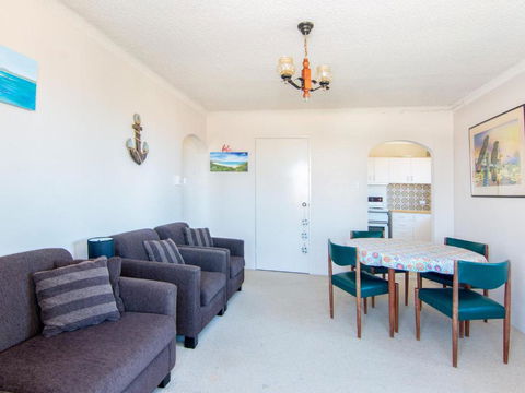 Seabreeze 4 Opposite The Bowling Club Tuncurry - Accommodation Gladstone 2