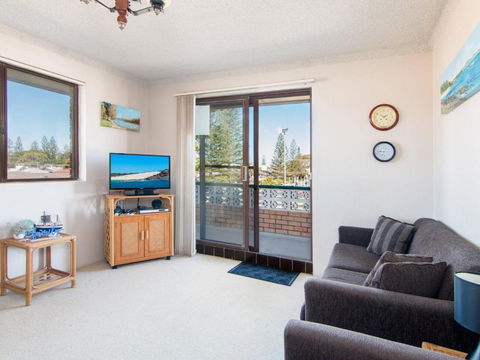 Seabreeze 4 Opposite The Bowling Club Tuncurry - Accommodation Gladstone 0