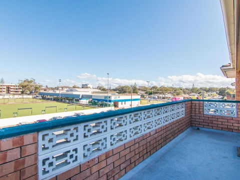 Seabreeze 4 Opposite The Bowling Club Tuncurry - Accommodation Gladstone 1