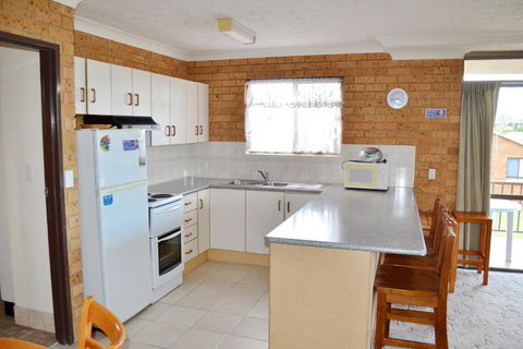 Seacrest Unit 1 - Bring Your Own Linen. - Accommodation Gladstone 1