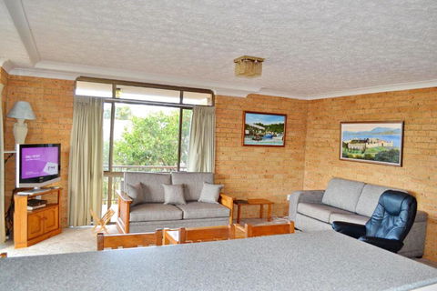 Seacrest Unit 1 - Bring Your Own Linen. - Accommodation Gladstone 3