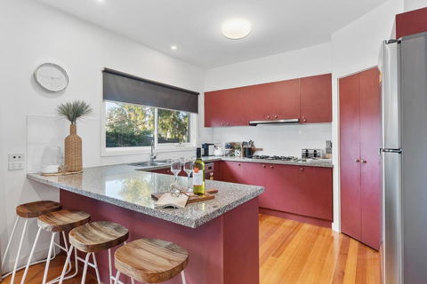 Seaford Luxe Beach House 2023 BDC Traveller Award Winner - Accommodation Gladstone 3