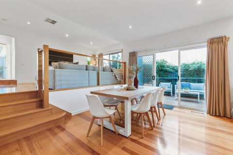 Seaford Luxe Beach House 2023 BDC Traveller Award Winner - Accommodation Gladstone 2