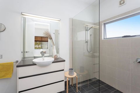 Scarborough Beach Break Holidays - Unit 3 - Accommodation Gladstone 0