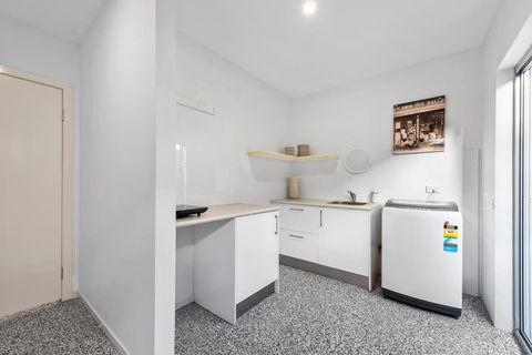 Scarborough Beach Break Holidays - Unit 5 - Accommodation Gladstone 2
