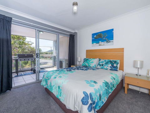 Shoal Bay Beach Apartments 18 Fantastic Air Conditioned Unit With A Pool And Lift - Accommodation Gladstone 1