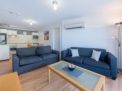 Shoal Bay Beach Apartments 18 Fantastic Air Conditioned Unit With A Pool And Lift - Accommodation Gladstone 3