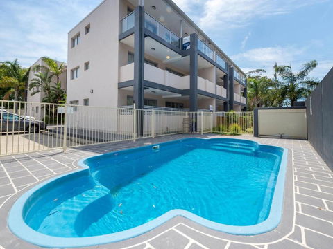 Shoal Bay Beach Apartments 18 Fantastic Air Conditioned Unit With A Pool And Lift - Accommodation Gladstone 2