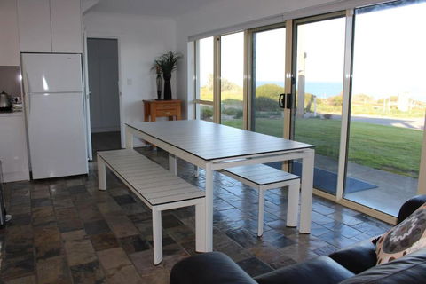 Seascape At Boomer 2 Ocean Rd Port Elliot - No Linen Included - Accommodation Gladstone 3