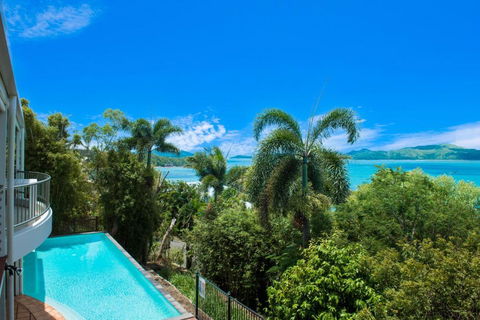 Seascape On Shutehaven - Whitsunday Views Holiday Home - Accommodation Gladstone 0