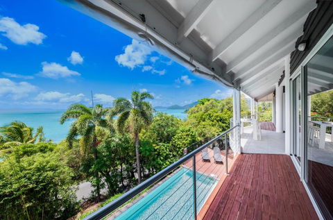 Seascape On Shutehaven - Whitsunday Views Holiday Home - Accommodation Gladstone 1