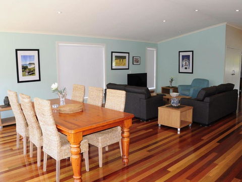 Seascape - Accommodation Gladstone 2
