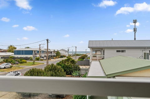 Seascape Sunset Villa - Aldinga Beach - C21 SouthCoast Holidays - Accommodation Gladstone 1