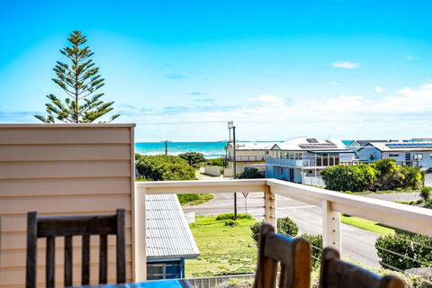 Seaside Days 6 Day Ave Middleton - Linen Included - Accommodation Gladstone 1