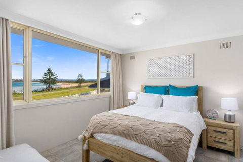 Seaside Escape - Stunning Vistas Over Towradgi Beach - Accommodation Gladstone 0