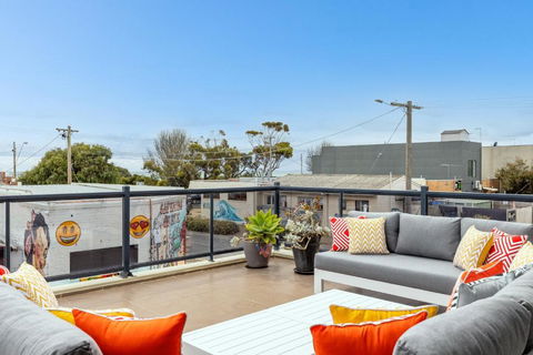 Seaside Luxury Accommodation In The Heart Of Rye - Accommodation Gladstone 0