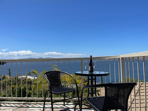 Seaside Serenity: Panoramic Waterfront Retreat - Accommodation Gladstone 3